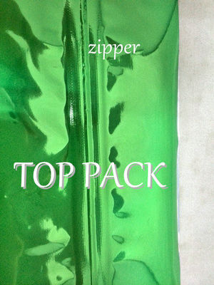 স্তরিত প্লেইন নীচে গুঁড়ো এবং Ziplock সঙ্গে থলি প্যাকেজিং দাঁড়ানো