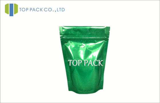 স্তরিত প্লেইন নীচে গুঁড়ো এবং Ziplock সঙ্গে থলি প্যাকেজিং দাঁড়ানো