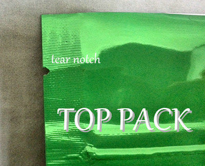 স্তরিত প্লেইন নীচে গুঁড়ো এবং Ziplock সঙ্গে থলি প্যাকেজিং দাঁড়ানো